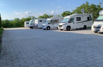 wohnmobilplatz-weingut-gerharz-hochthurn-image11